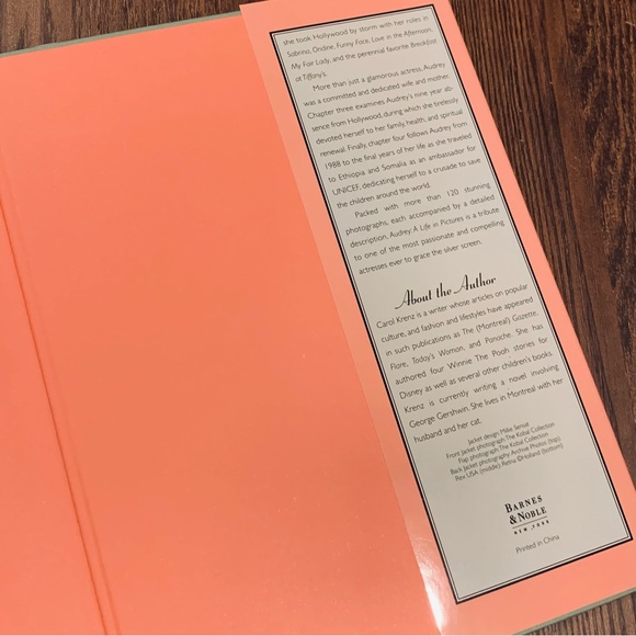 Audrey Hepburn in Pictures book - Picture 3 of 7